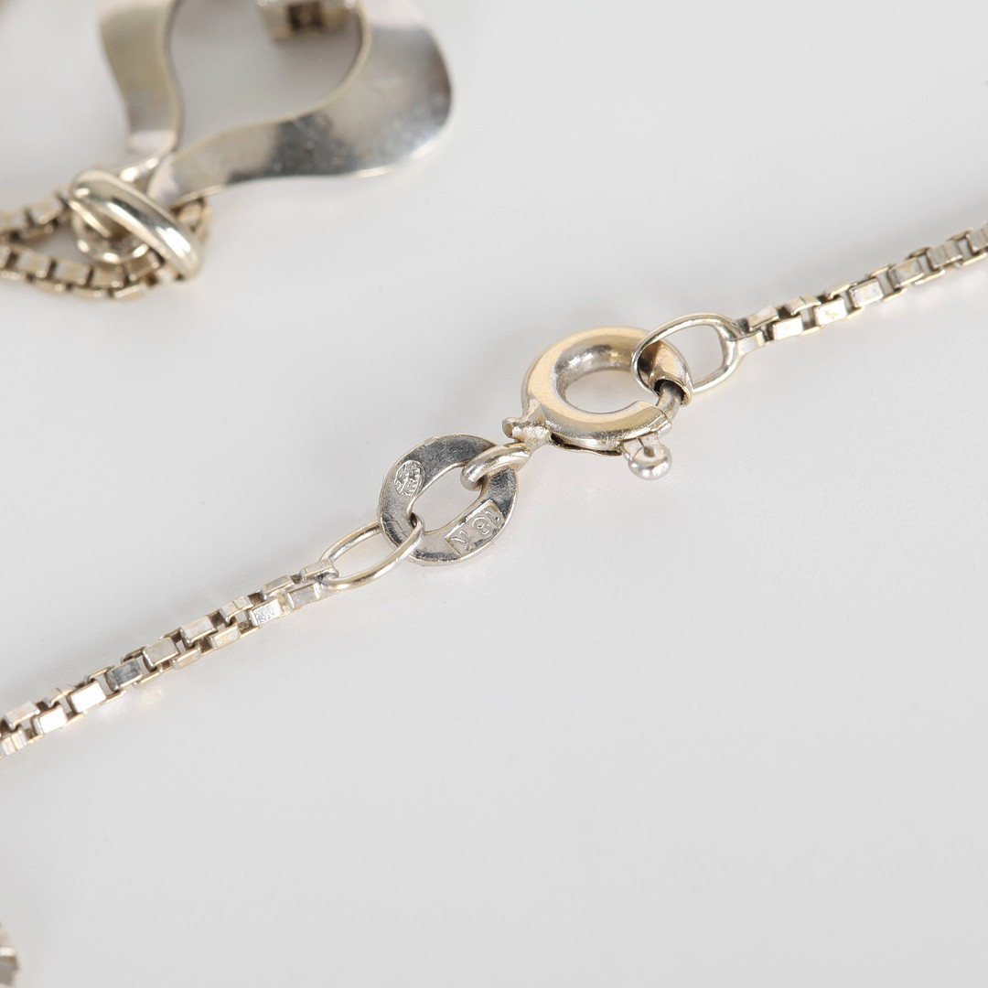 HALSBAND MED BRILJANTHÄNGE, 18K vitguld.