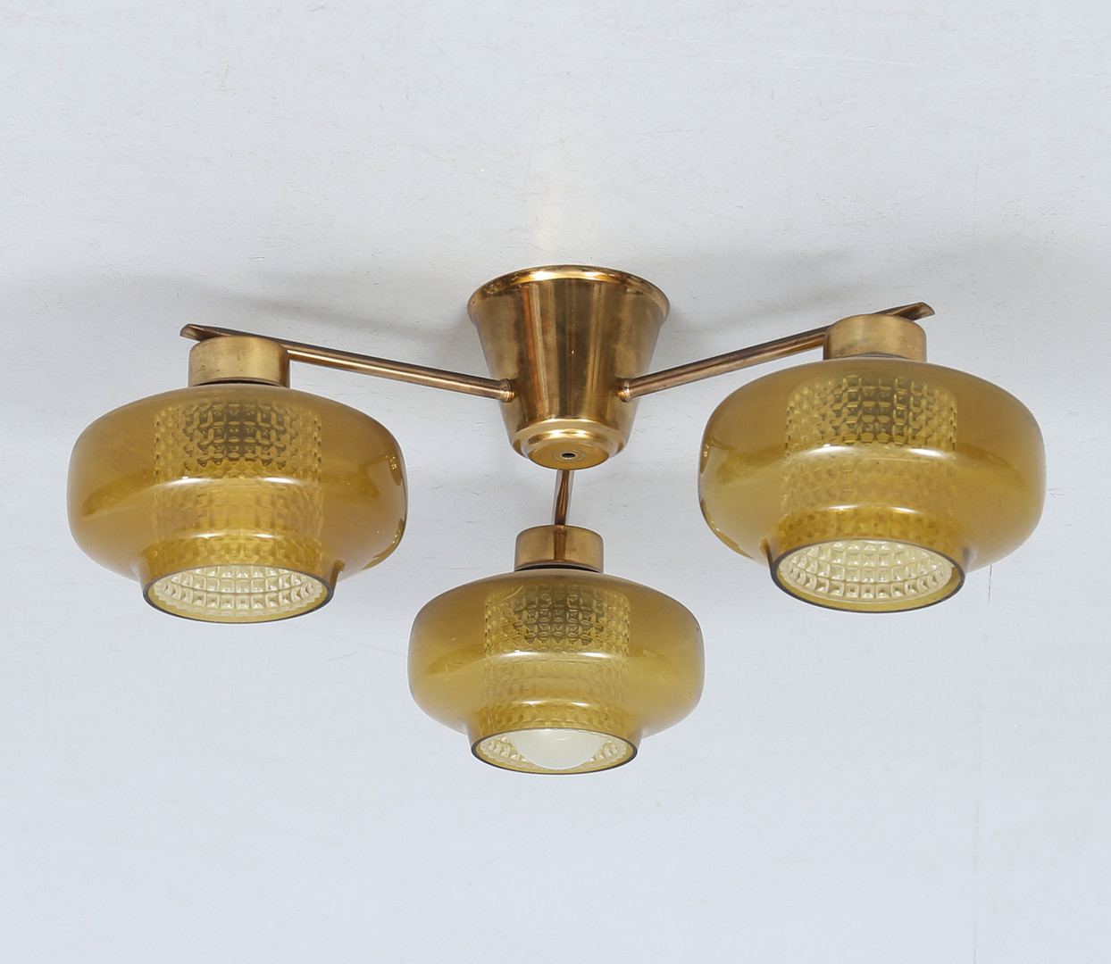 TAKLAMPA, glas och mässing, 1900-tal.