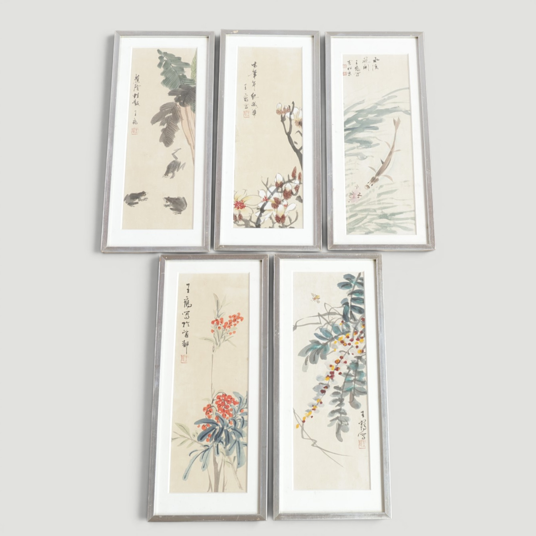 WANG HE. Fem værker på lærred, motiver i form af blomster og grene, signeret. Kina, 20. årh. (5).