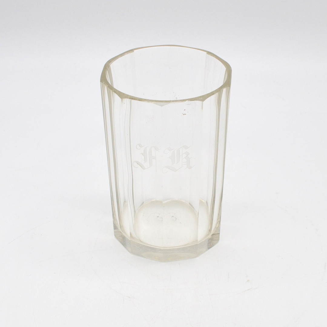 BIEDERMEIER GLAS, INITIALEN HK, DEUTSCHLAND, 19. JAHRHUNDERT.