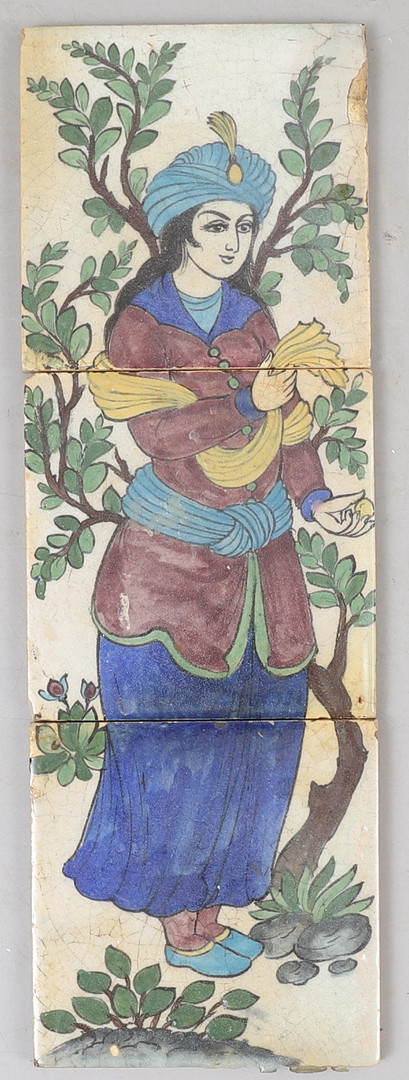KAKELPLATTOR, 3 stycken, lergods, möjligen Qajar-dynastin (1789-1925), Cuerda seqa, Persien/Iran.