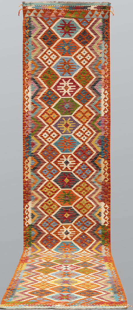 MATTA. Kelim klassisk design, gallerimodell, 398 x 85 cm.