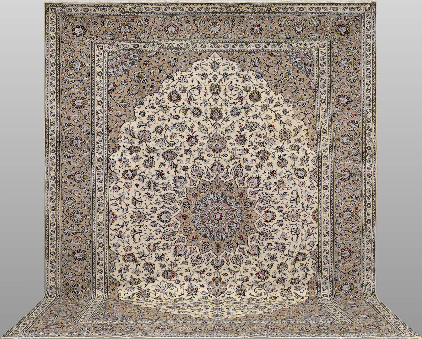 MATTA. Ljus Keshan fine, 400 x 290 cm.