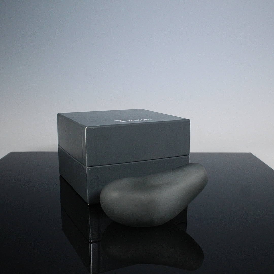 PHILIPPE STARCK. für Daum, Vase,"Un tout petit Vase, pour une toute petite Fleur" , Entwurf 1988.