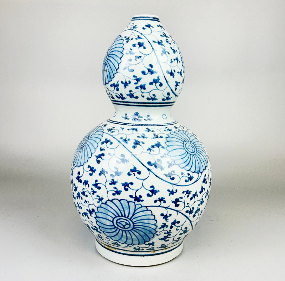 CHINESE GOURD VASE.