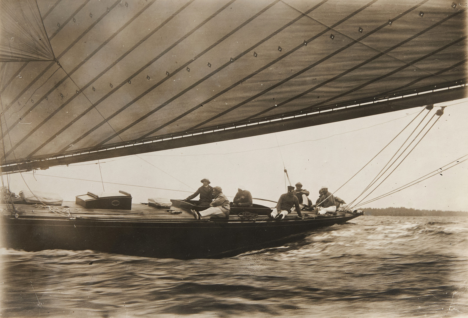 SEGELBÅTAR, fotoalbum med 64 inklistrade fotografier varav 7 stämplade Oscar Norberg Stockholm 1918.