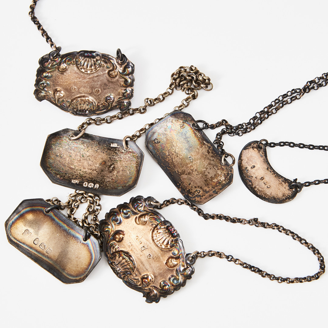 FLASKSKYLTAR, 6 stycken, sterlingsilver, London, England, för whiskey, shrub, claret, port och hollands.