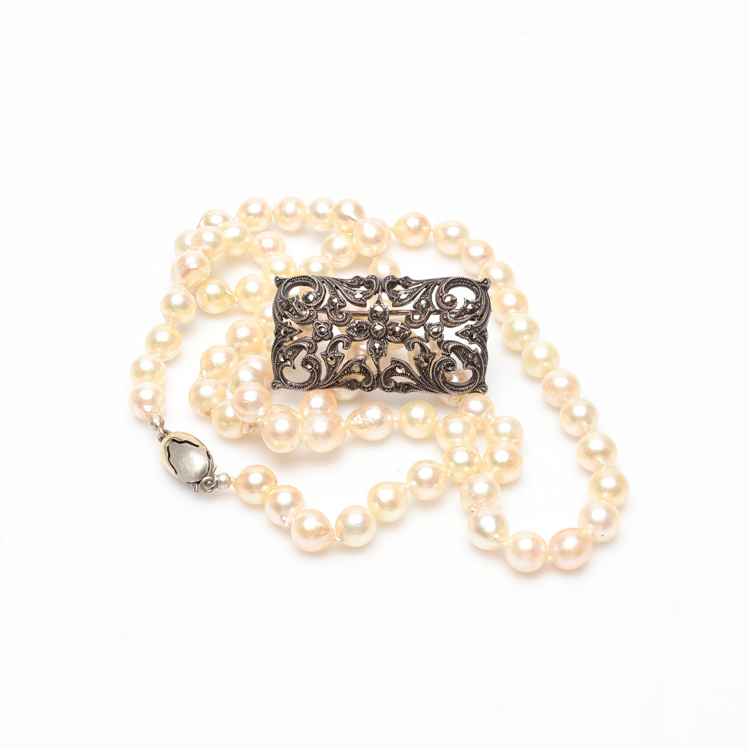 PÄRLCOLLIER med silverlås, BROSCH, silver och markasiter, art déco-stil.