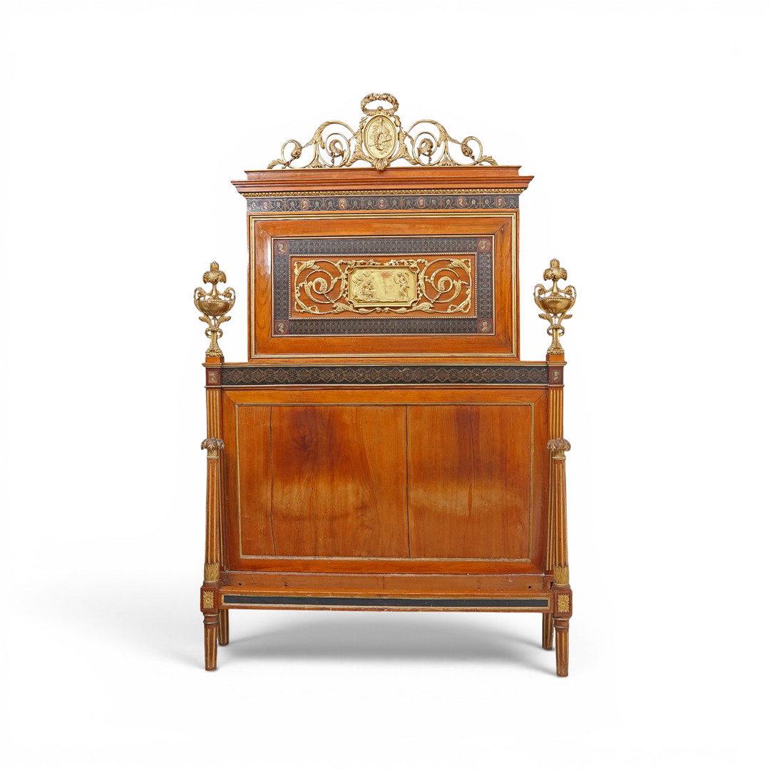 Charles IV style bed in wood with carved, gilded and sgraffito decoration in the style of the cabinetmaker Adrià Ferran, 20th century.