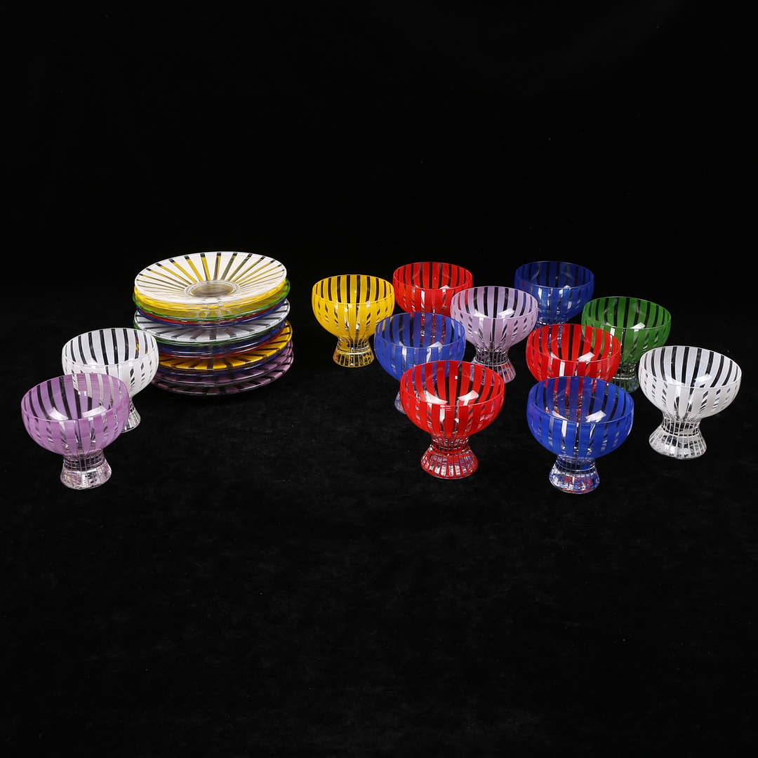 BENGT ORUP. Servisdelar, 35 st, glas, "Strikt", Johansfors, 1950/60-tal.