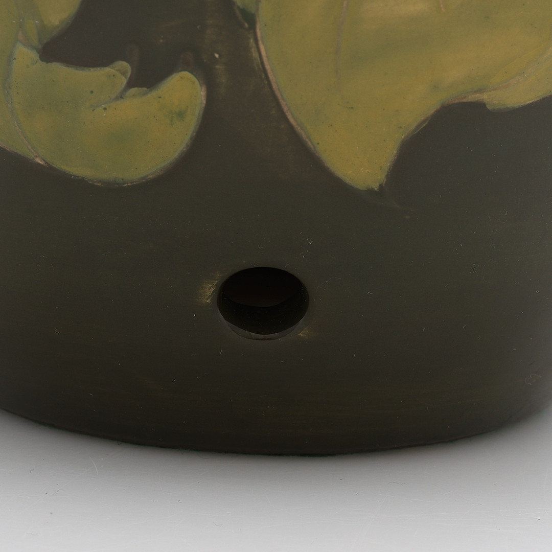 LAMPOR & LOCKURNA, 3 DELAR, GLASERAT LERGODS, MOORCROFT, ENGLAND, 1900-TALETS ANDRA HÄLFT.
