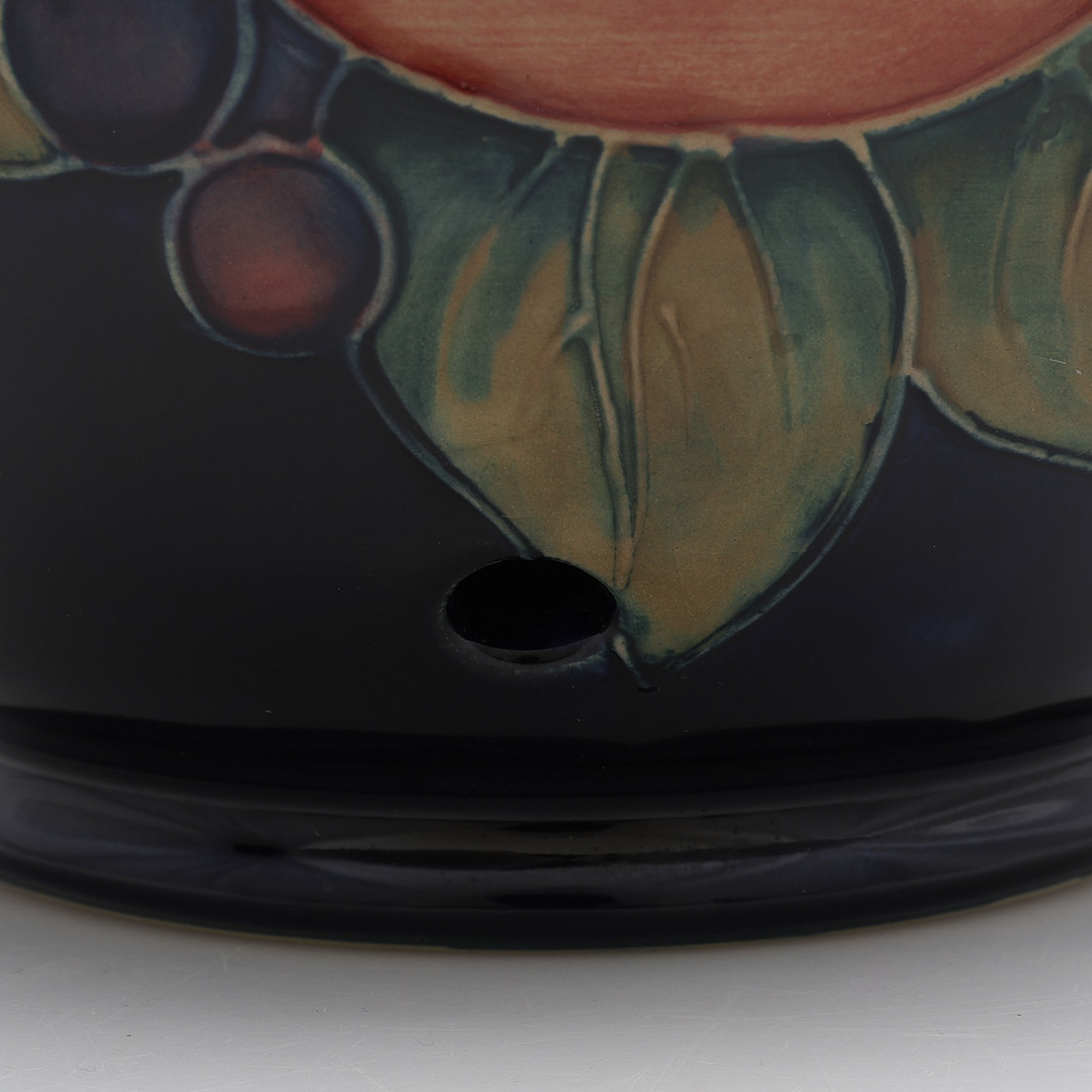 LAMPOR & LOCKURNA, 3 DELAR, GLASERAT LERGODS, MOORCROFT, ENGLAND, 1900-TALETS ANDRA HÄLFT.