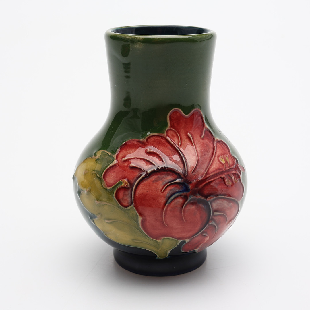 SKÅL, ASKFAT & VAS, GLASERAT LERGODS, MOORCROFT, ENGLAND, 1900-TALETS ANDRA HÄLFT.