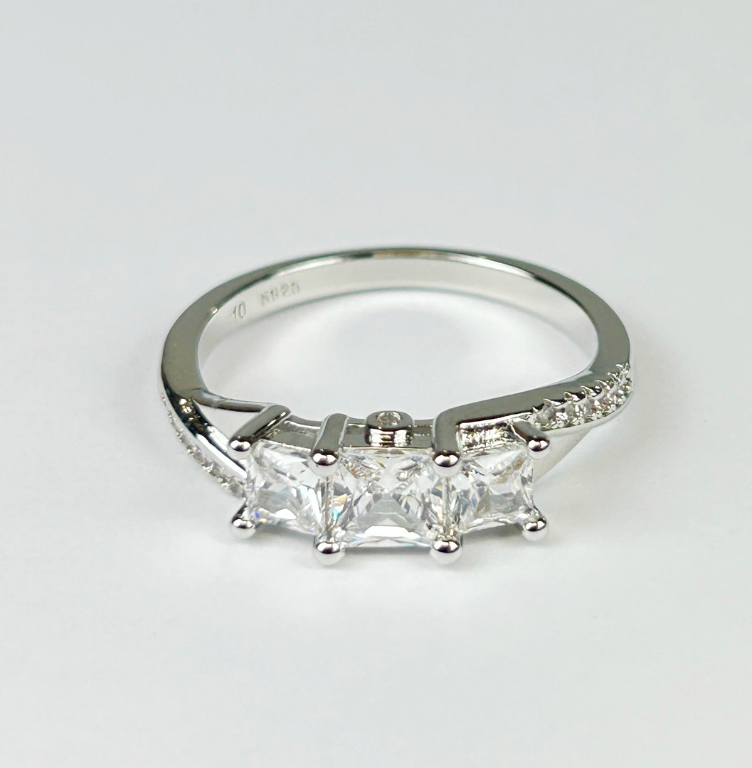 SILVER DRESS RING.