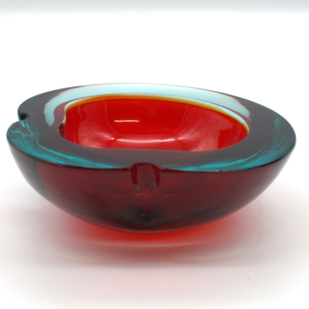 FLAVIO POLI. MURANO-GLASSCHALE, ROT UND BLAU, SOMMERSO, ITALIEN, UM 1950.