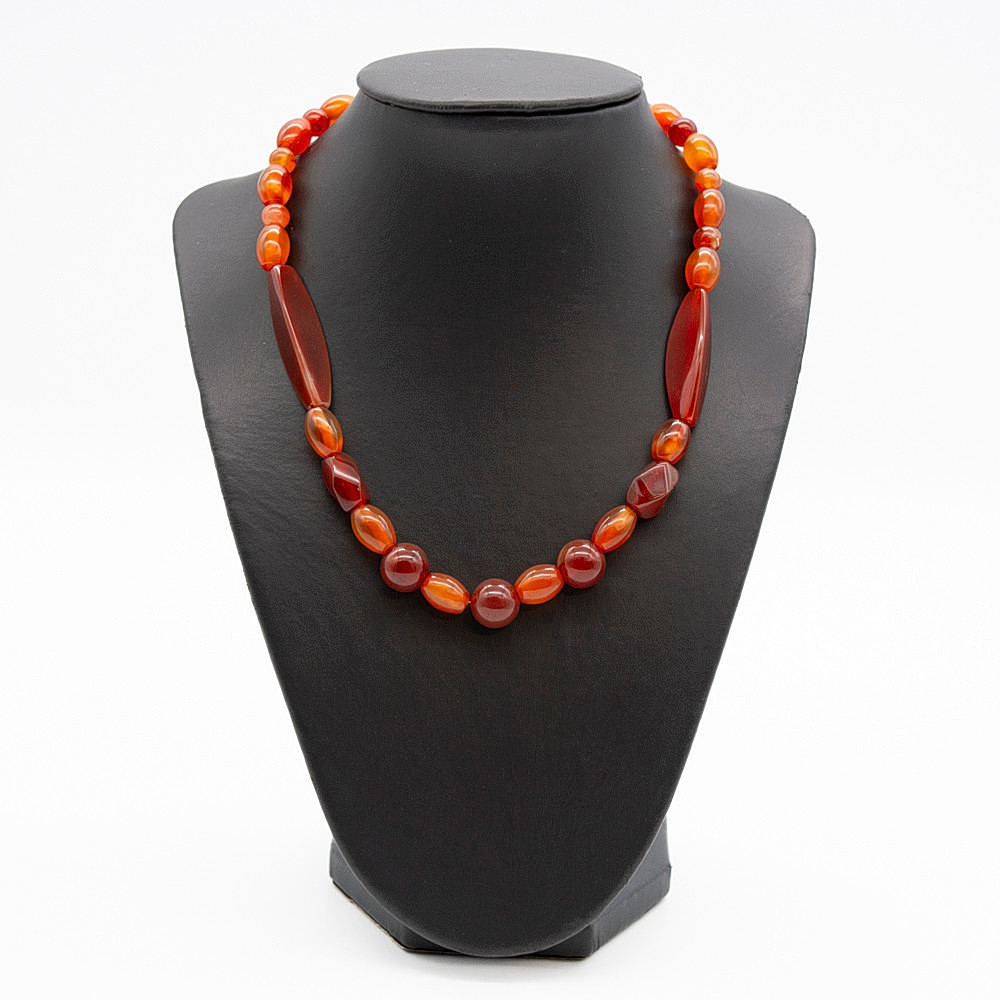 COLLIER AUS KARNEOL MIT 925ER STERLINGSILBER MAGNETVERSCHLUSS.