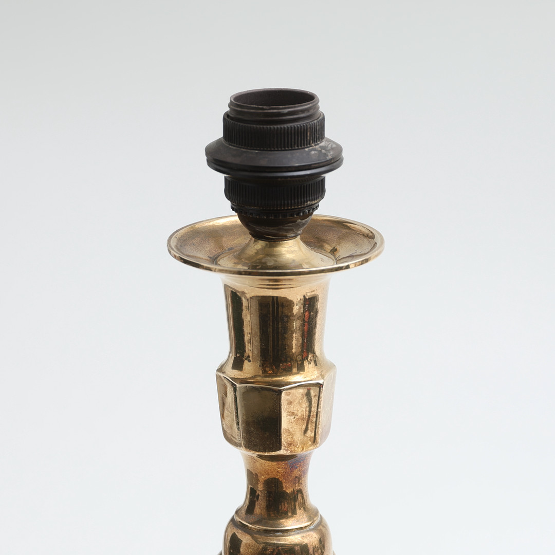 BORDSLAMPA, mässing, Indiska utställningen Stockholm, 1900-tal.