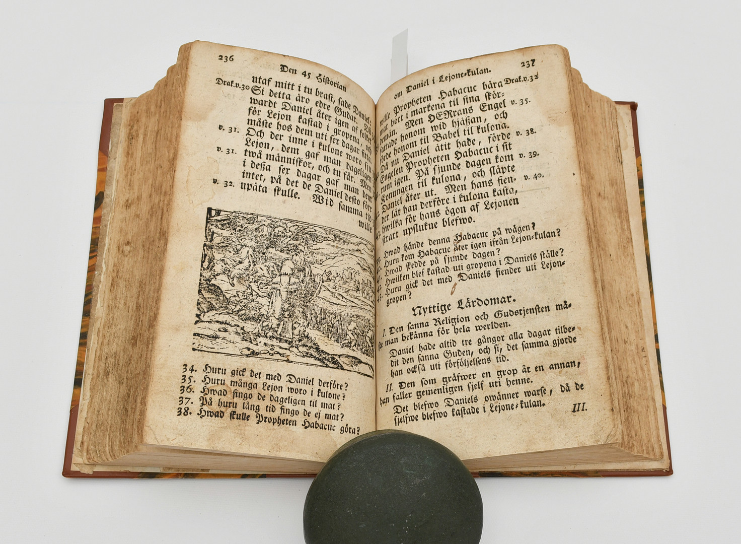 Twå gånger twå och femtio utwalda bibliska historier, utu gamla och nya testamentet ungdomen til godo sammanskrefna, af Johan Hübner 1791.
