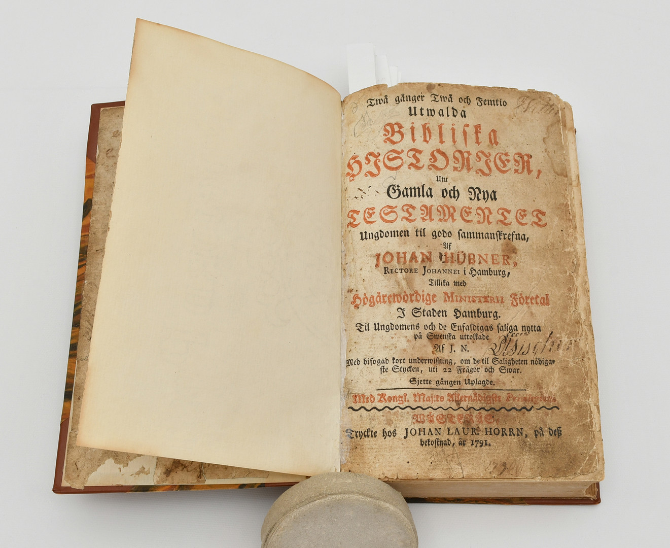 Twå gånger twå och femtio utwalda bibliska historier, utu gamla och nya testamentet ungdomen til godo sammanskrefna, af Johan Hübner 1791.