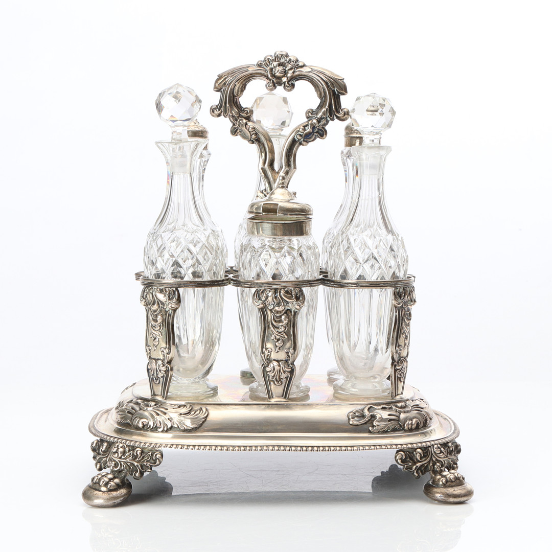 JOHANN FRIEDRICH AUGUST NOACK, BORDSSURTOUT. Silver och glas. Hamburg. 1800-talets första hälft. Silvervikt ca 690 gram.