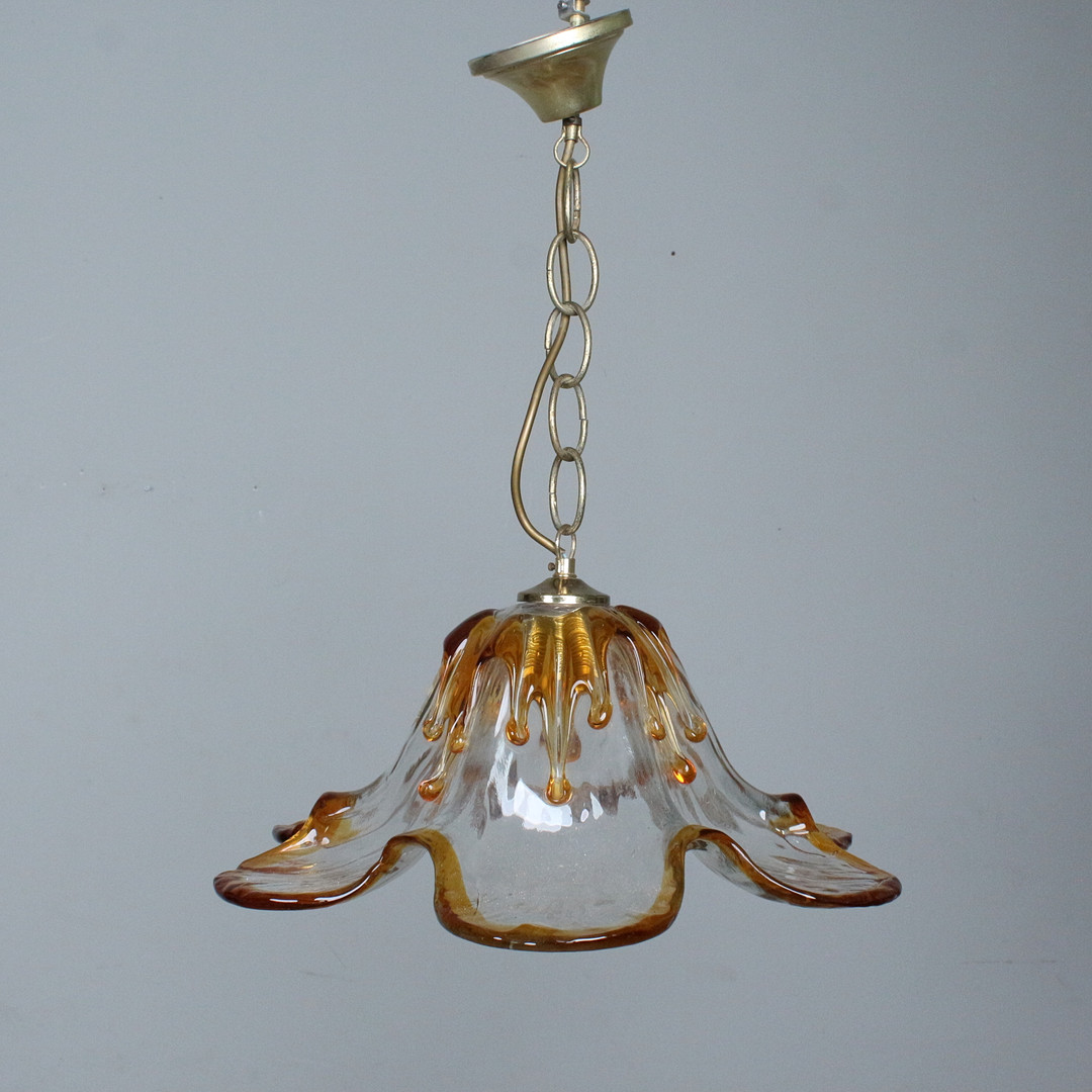 Italienische Deckenlampe in Blütenform der 1970er.