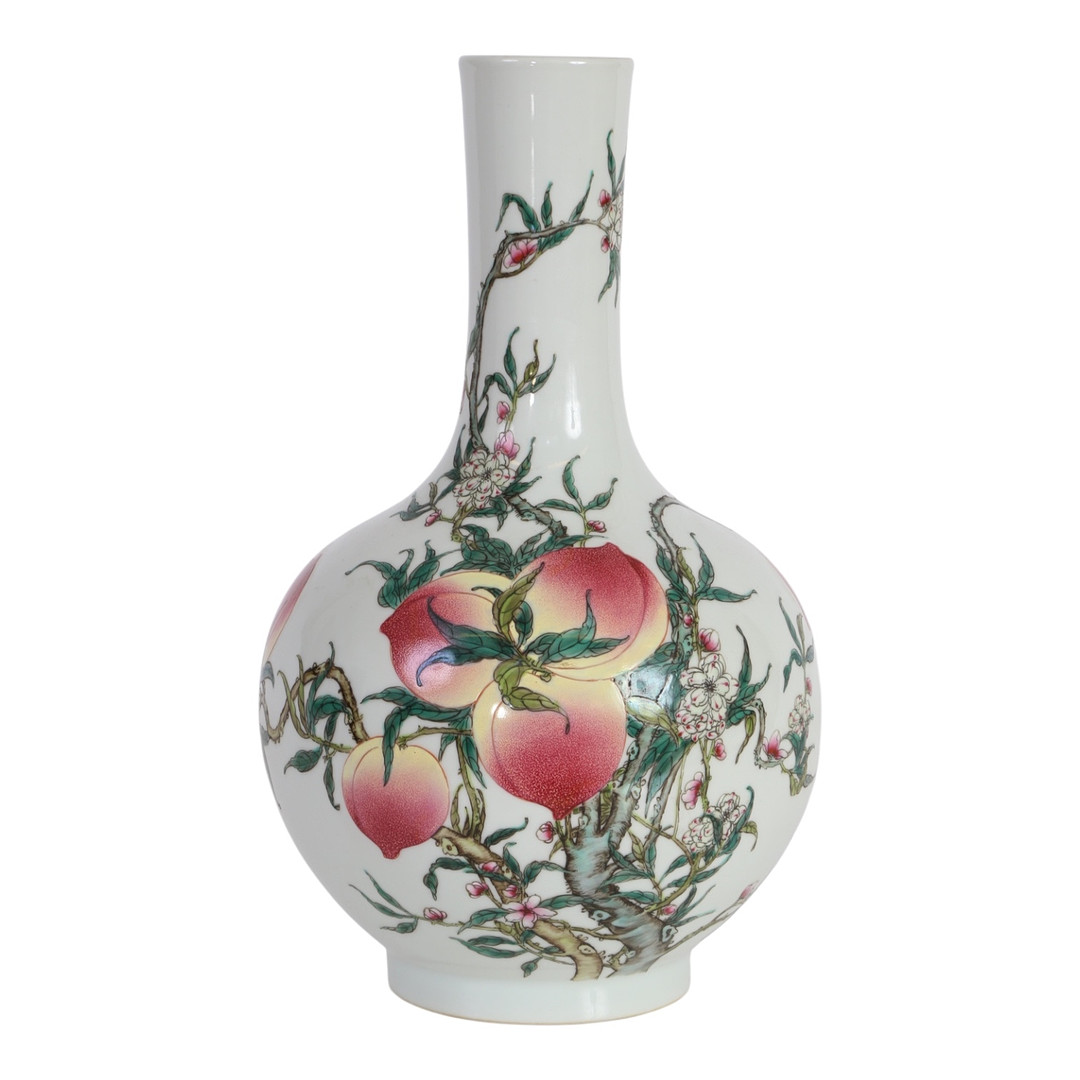 Kinesisk ferskenvase af porcelæn, 1900-tallet.