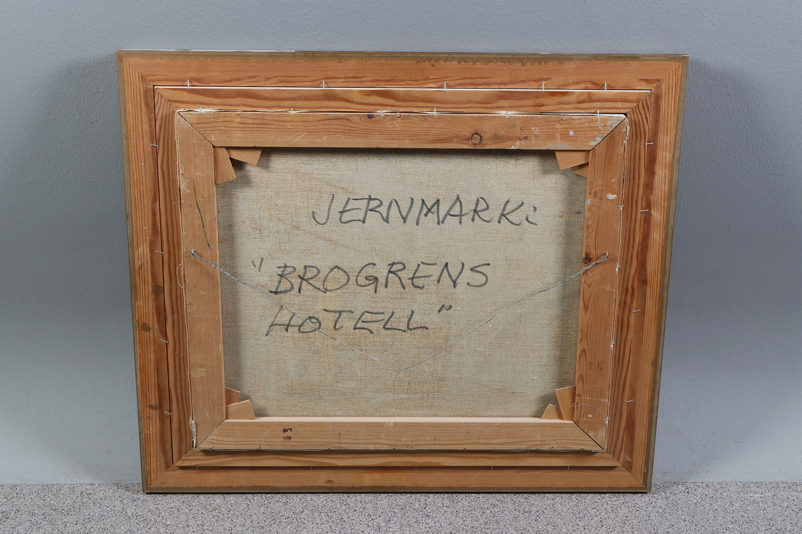 SIGGE JERNMARK. Oljemålning på duk. Signerad. "Brogrens hotell".