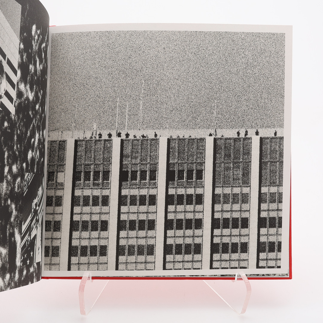 FOTO. DEN AMERIKANSKE FOTOGRAFEN JERRY SPAGNOLIS "AMERICAN DREAMING" I FÖRSTA UPPLAGAN, 2012.