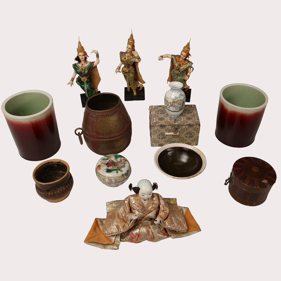 DIVERSE VASER & SKÅLAR, Kina,Idien och Thailand 1900-tal.