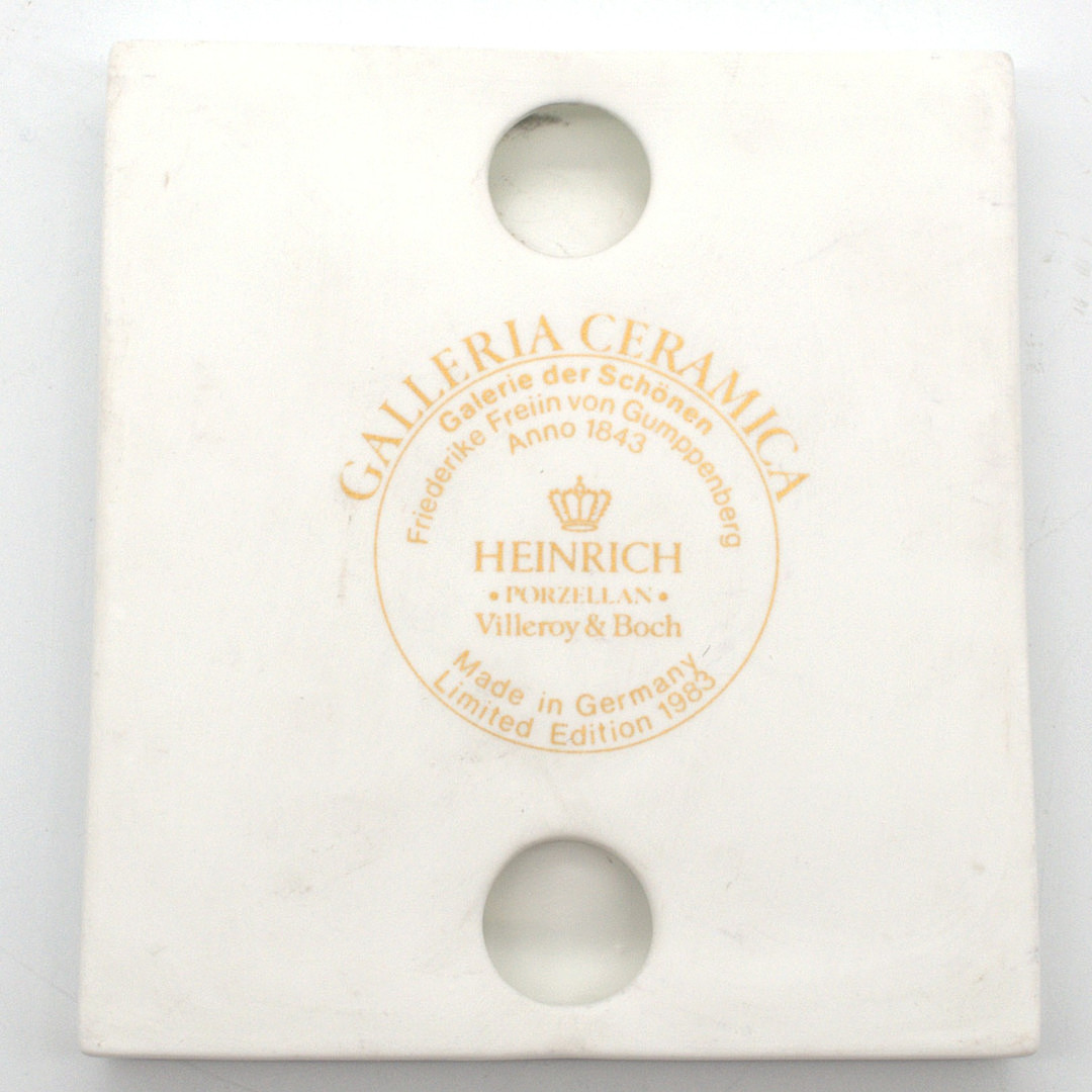 HEINRICH PORZELLAN VILLEROY & BOCH. PORZELLAN PORTRAIT VON FRIEDERIKE FREIIN VON GUMPPENBERG, GOLDRAND, LIMITIERTE AUFLAGE VON 1983.