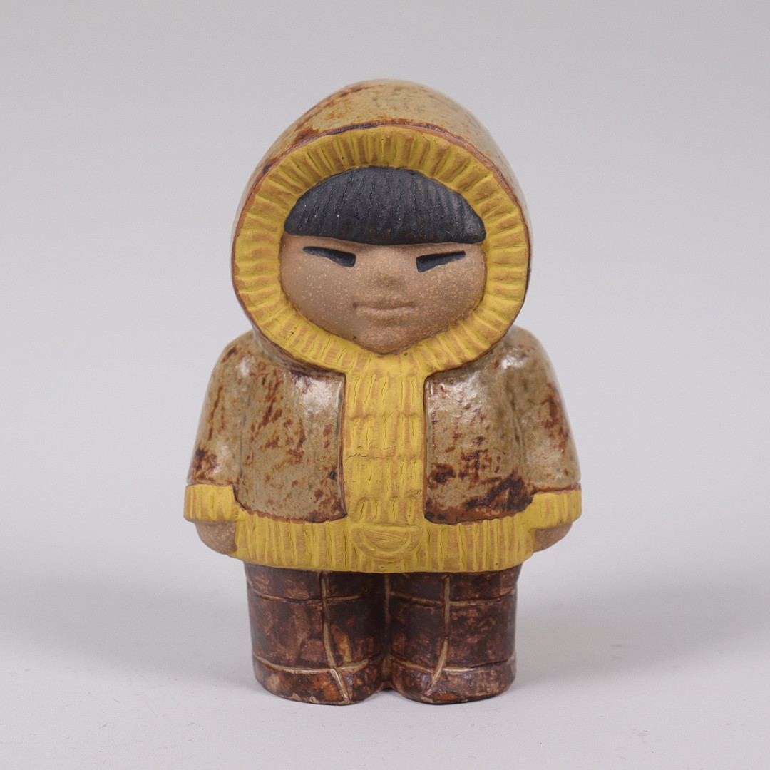 LISA LARSON. "Nord", figurin i stengods, ur serien "All världens barn", Gustavsberg.