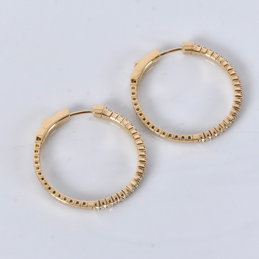 DIAMANTCREOLER, ett par, 0,82ct, 18K.