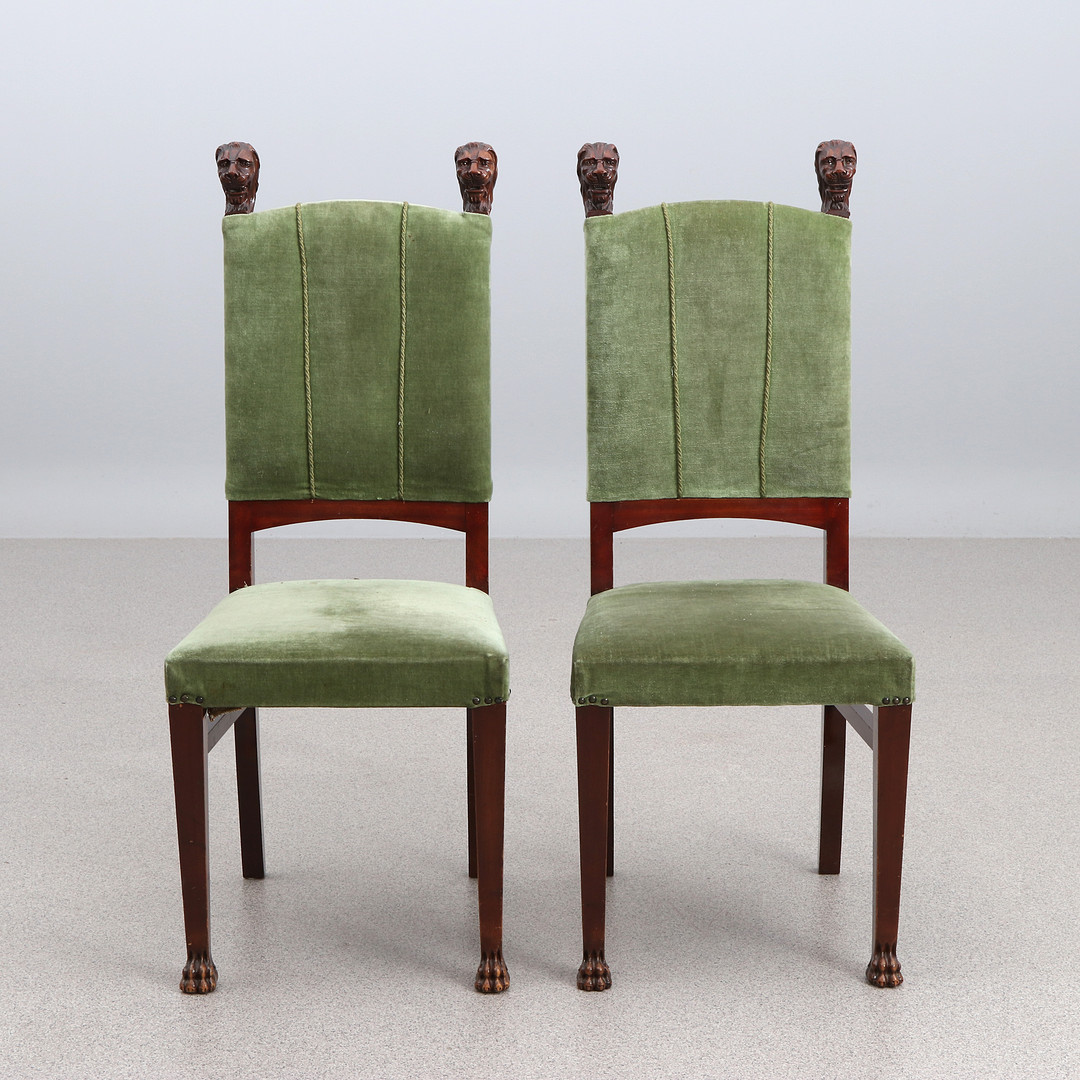 STOLAR, ETT PAR. Mahogny med plyschklädsel. Barockstil.