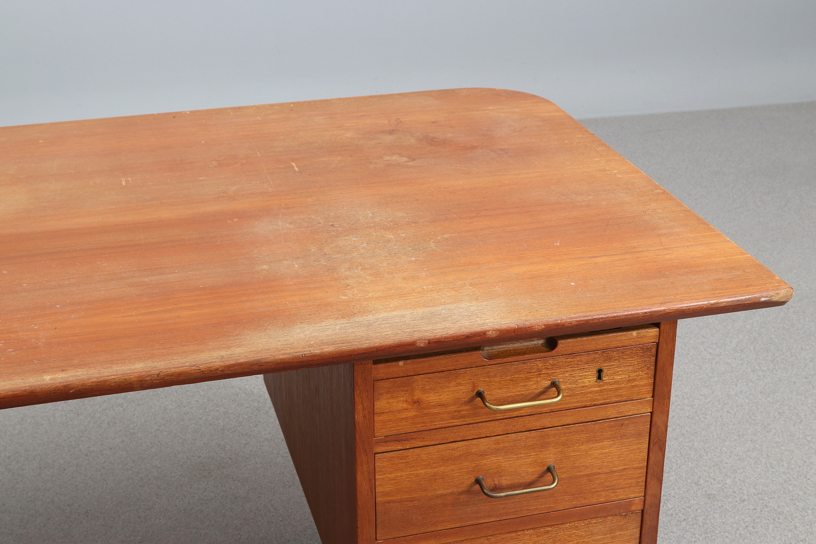 SKRIVBORD. Teak. 1950/60-tal.
