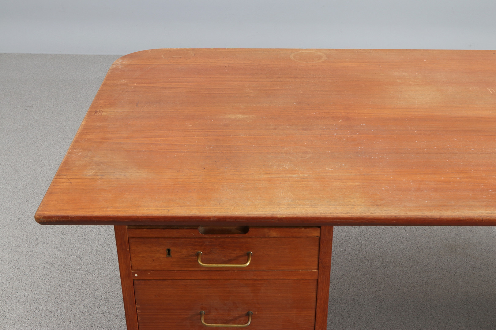 SKRIVBORD. Teak. 1950/60-tal.