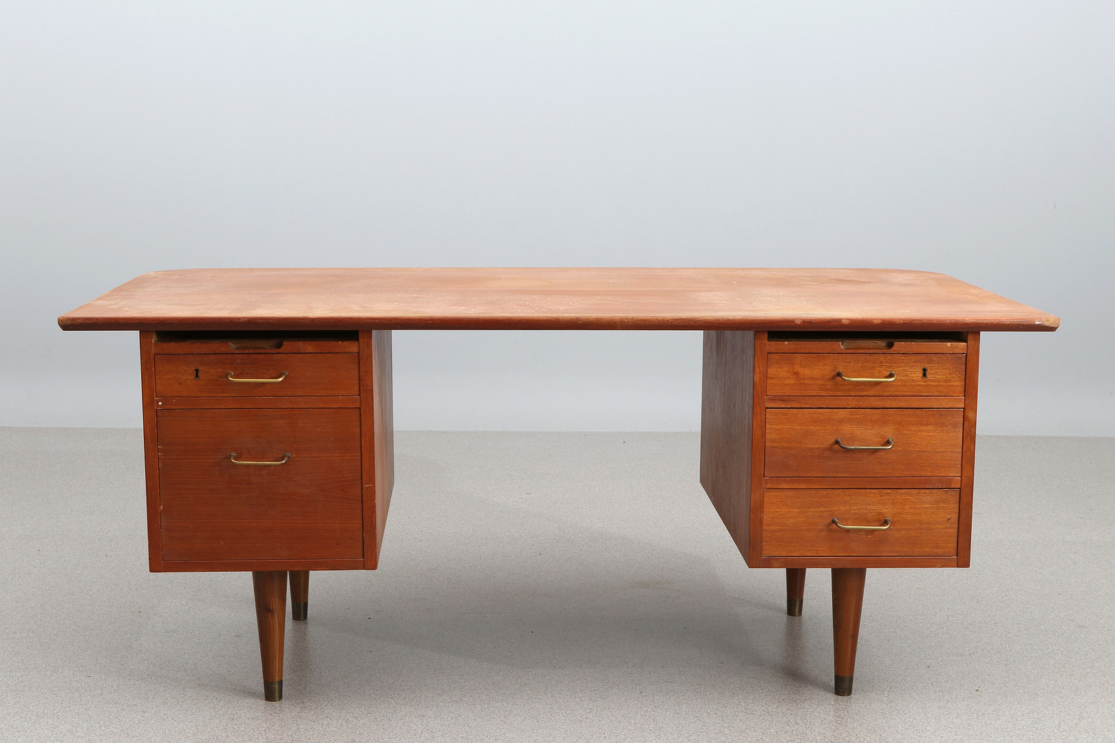 SKRIVBORD. Teak. 1950/60-tal.