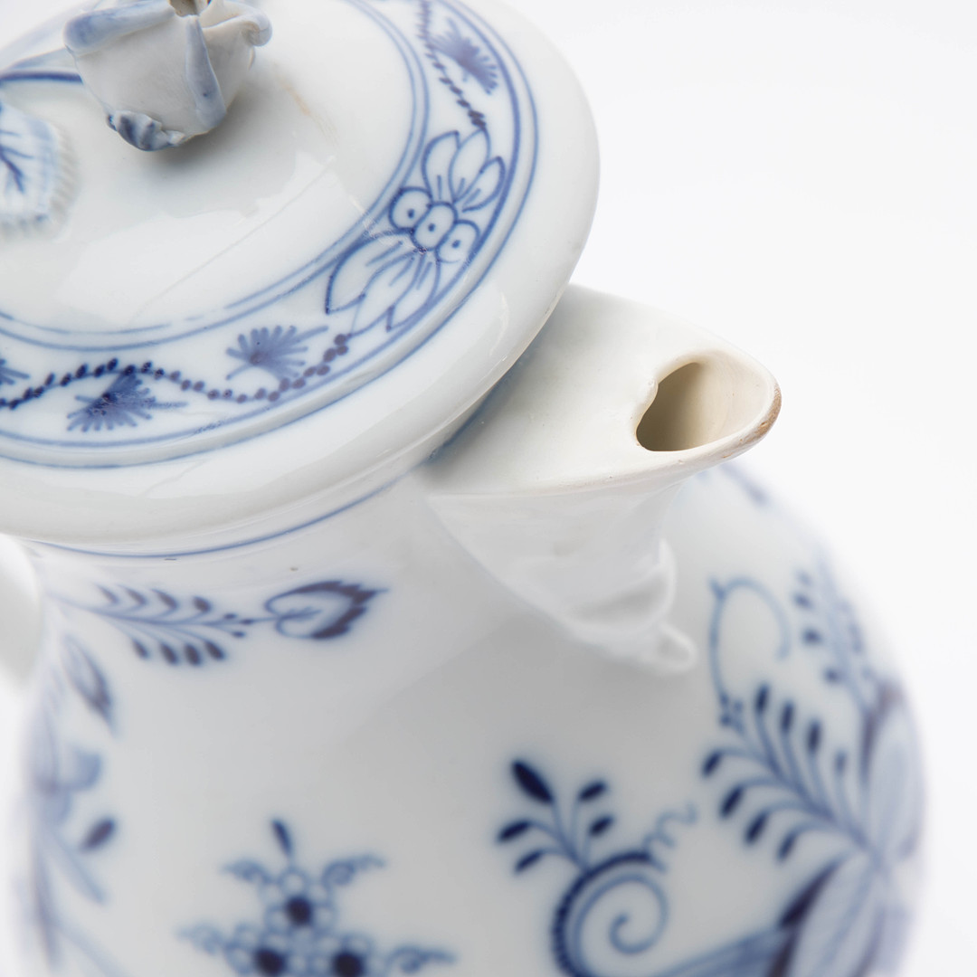 MEISSEN. Kaffeeservice ´Zwiebelmuster`, 19./20. Jh. (23).
