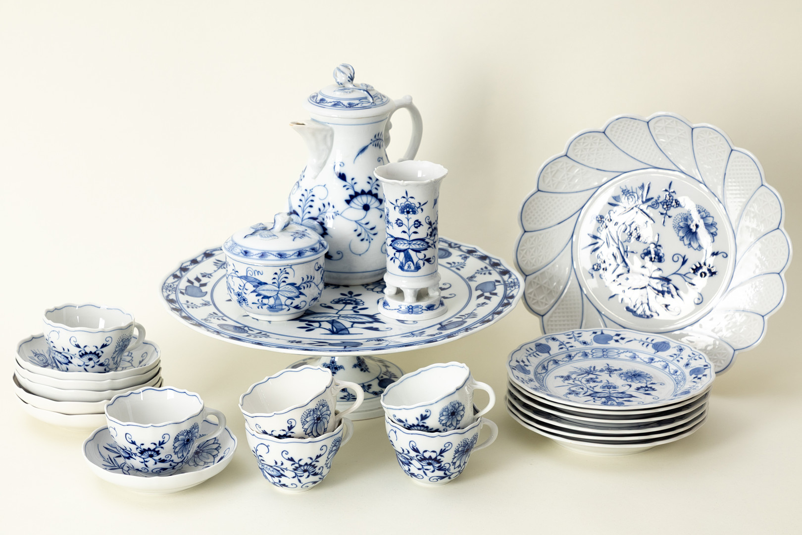 MEISSEN. Kaffeeservice ´Zwiebelmuster`, 19./20. Jh. (23).