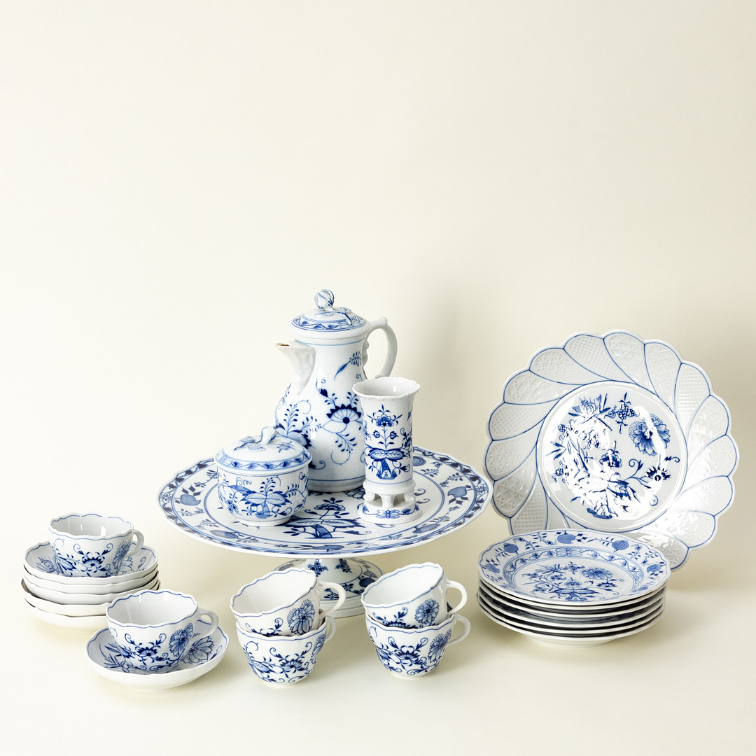 MEISSEN. Kaffeeservice ´Zwiebelmuster`, 19./20. Jh. (23).