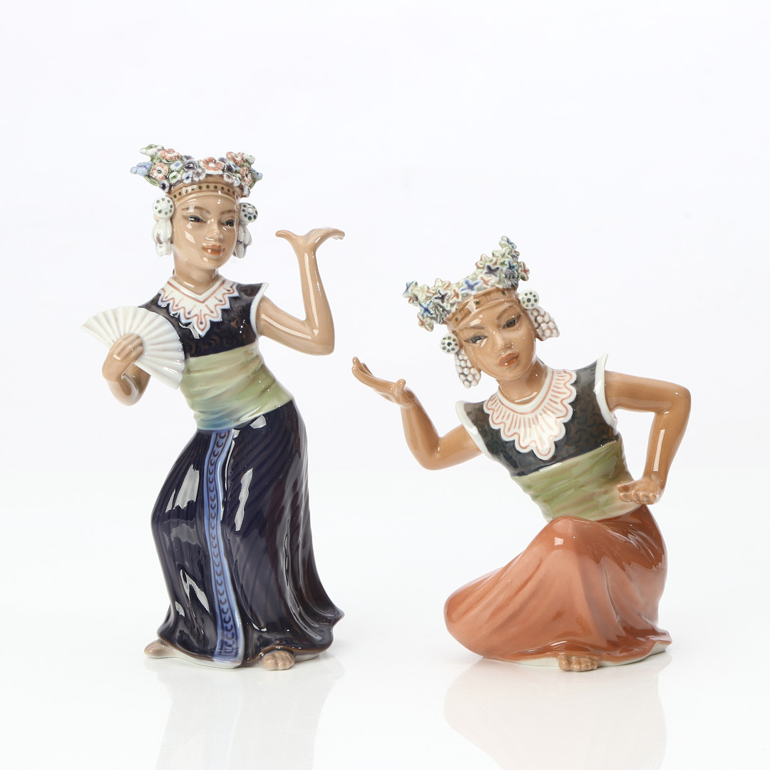 DAHL JENSEN, FIGURINER, TVÅ ST. Porslin. Blinesiska flickor. Nr 1322 och 1323.