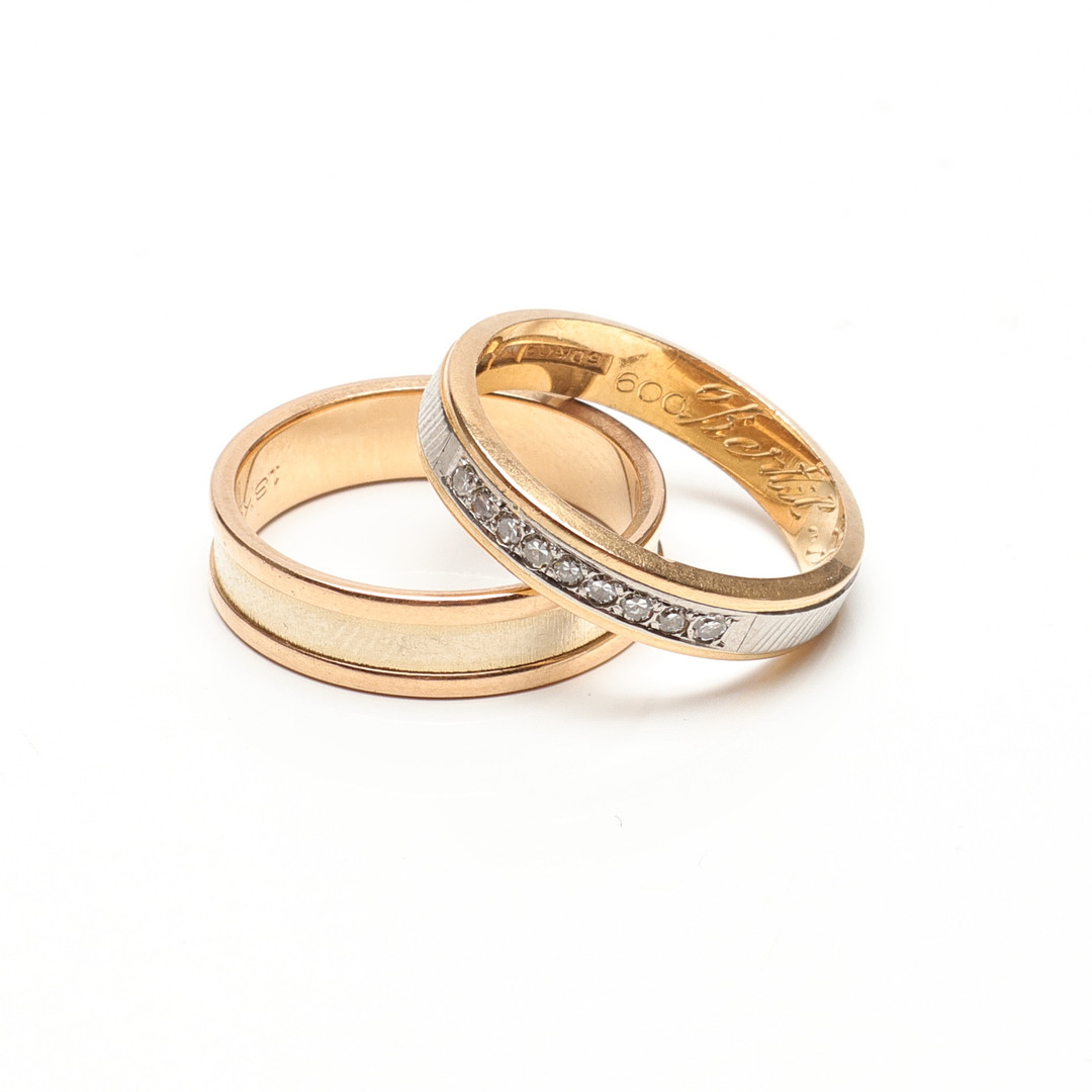 RINGAR, 2st, 18K tvåfärgat guld, samt diamanter. Vikt ca 7.4gram.