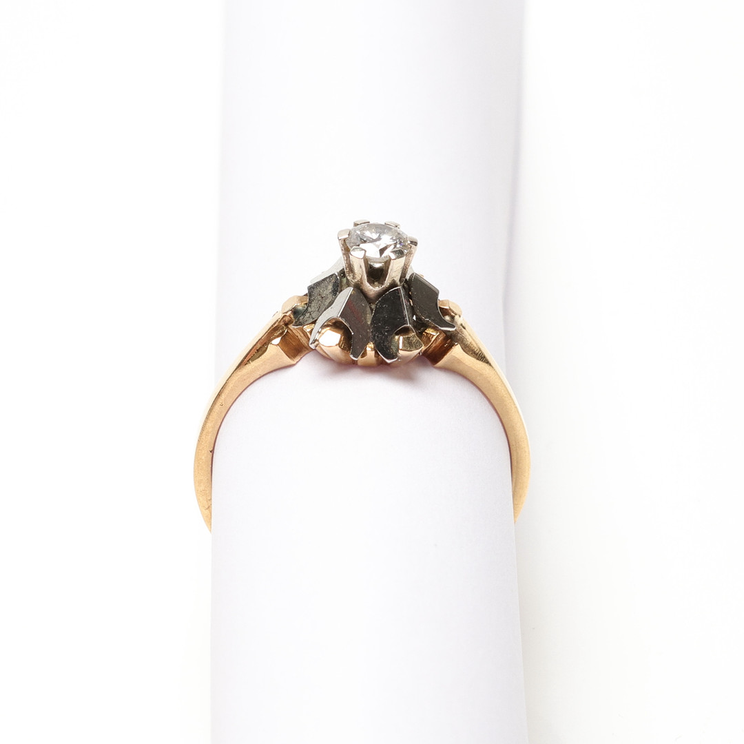RING, 18 k tvåfärgat guld samt diamant. Vikt ca 3.4gram.