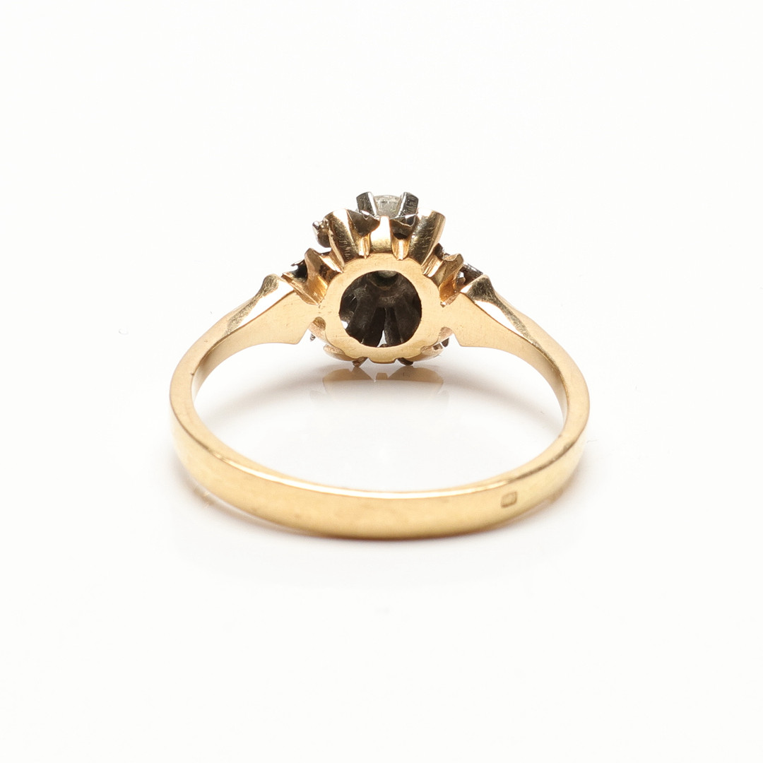 RING, 18 k tvåfärgat guld samt diamant. Vikt ca 3.4gram.