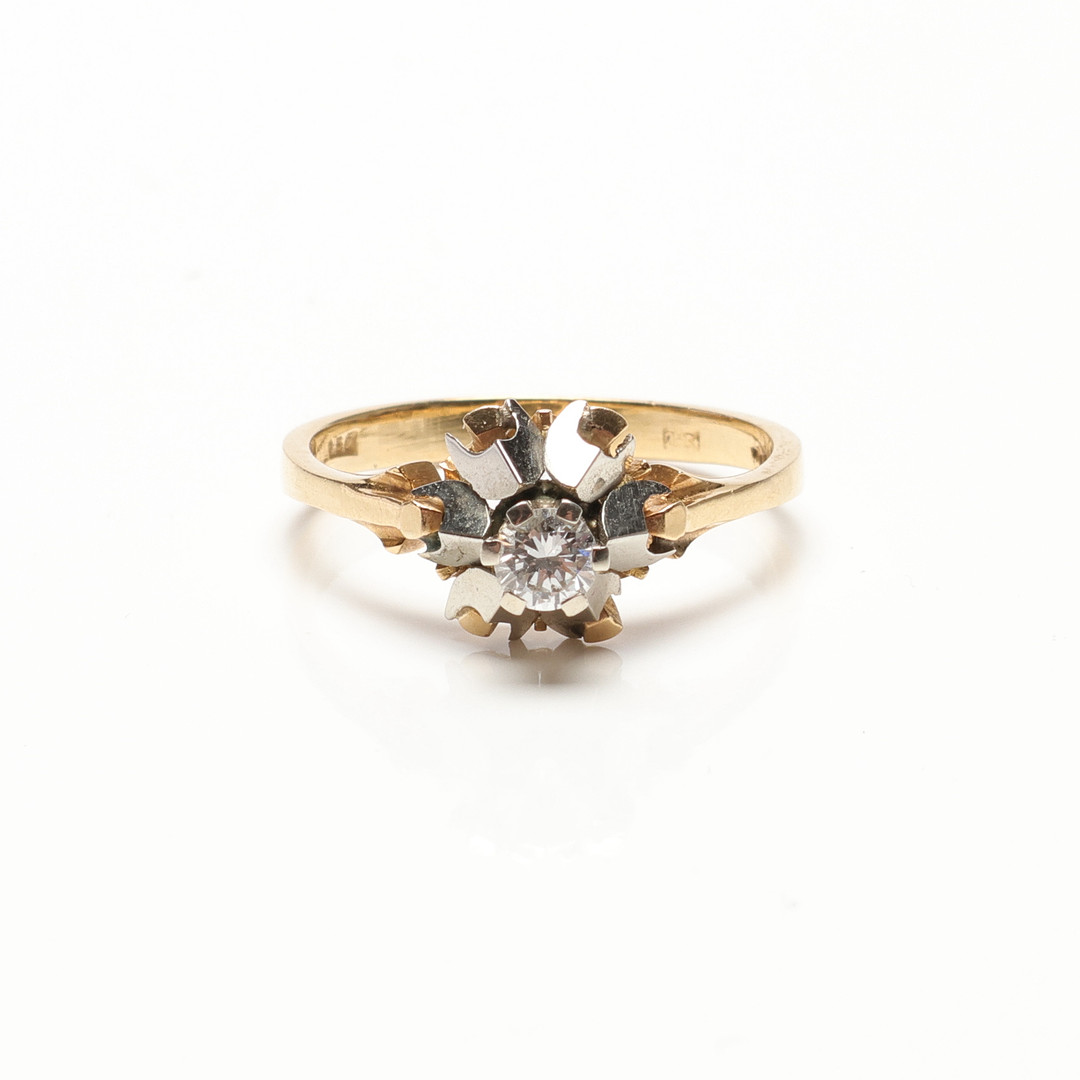 RING, 18 k tvåfärgat guld samt diamant. Vikt ca 3.4gram.
