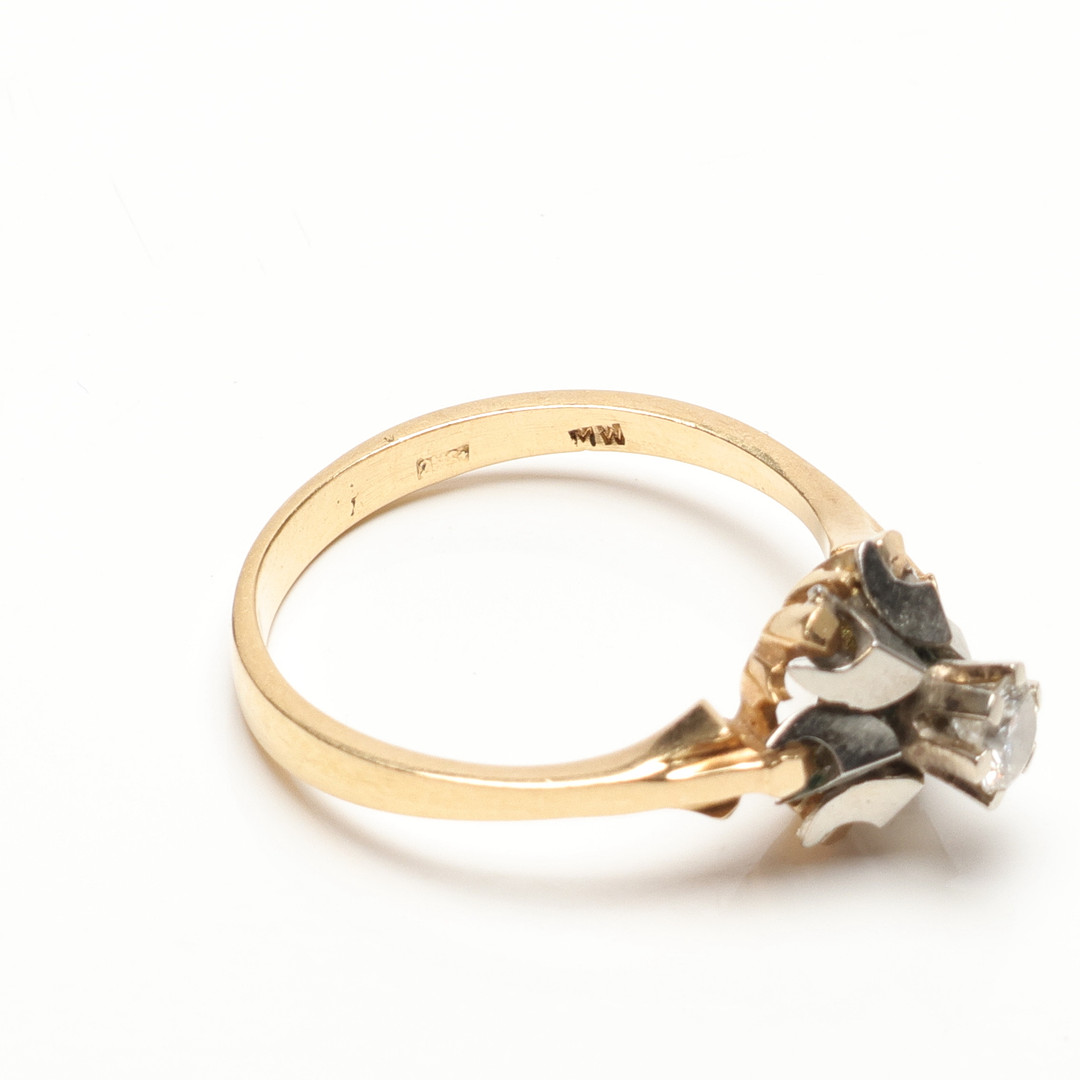 RING, 18 k tvåfärgat guld samt diamant. Vikt ca 3.4gram.