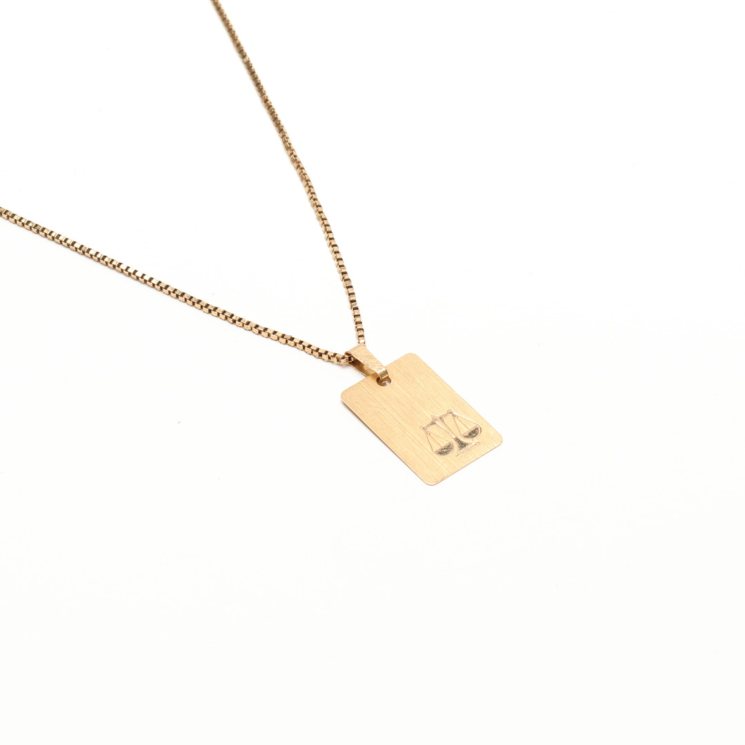 HALSKEDJA, 18K guld, boxlänk, samt hänge i 18k, totalvikt ca 4.3gram.