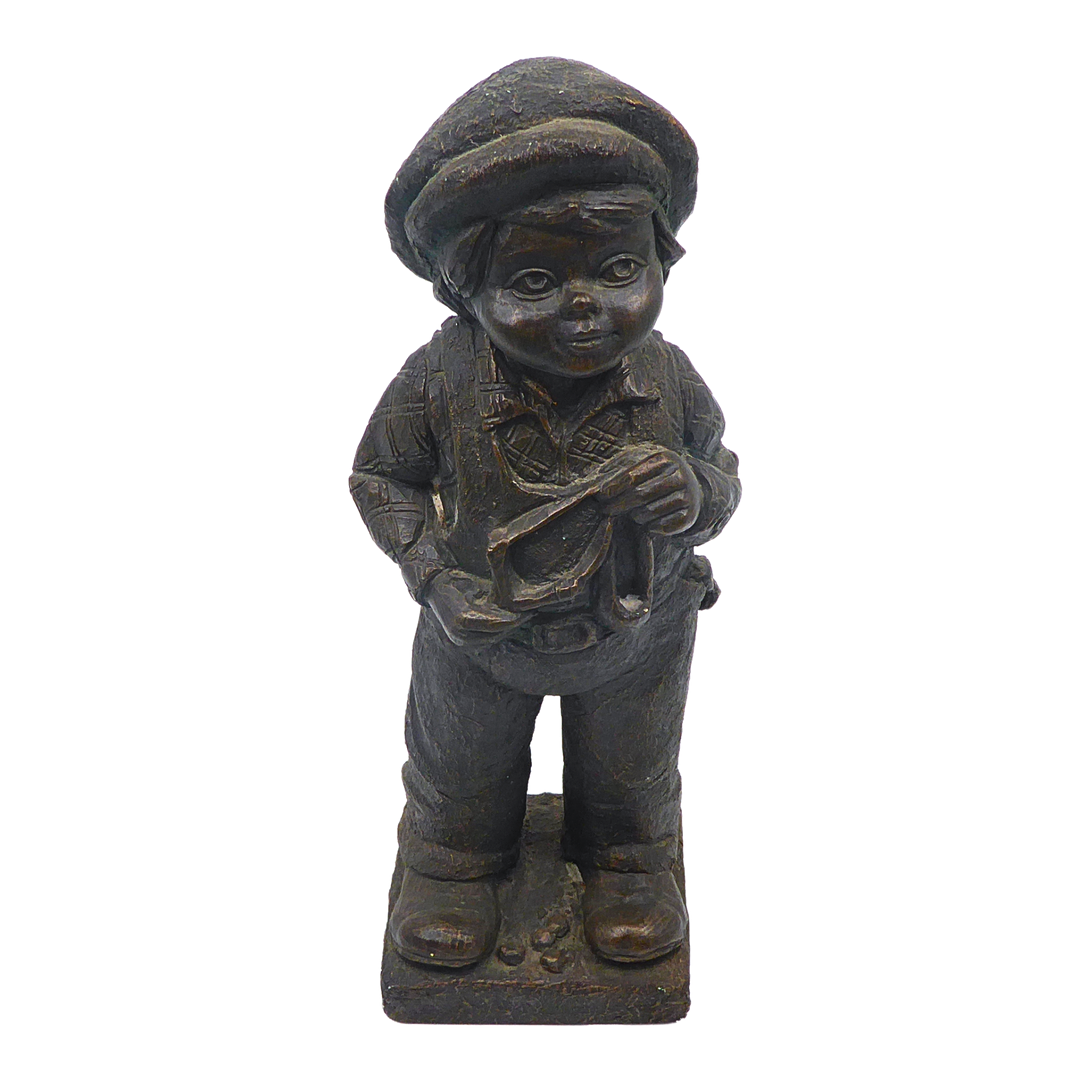 BRONZIERTE GIPSFIGUR EINES JUNGEN.