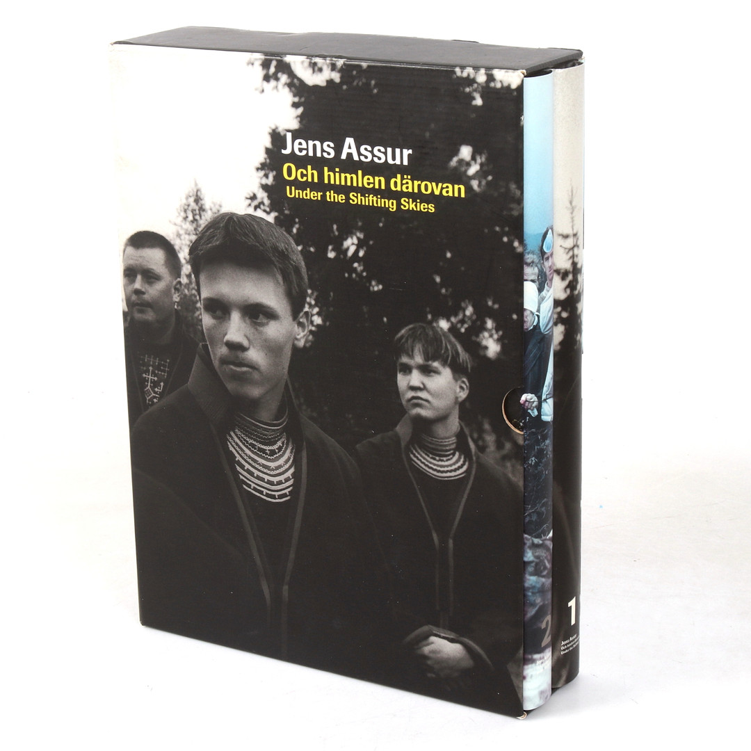 JENS  ASSUR. Och himlen därovan/Under The Shifting Skies I-II. 2 vol. Stockholm 2000.
