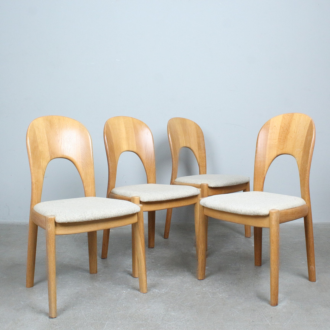 NIELS KOEFOED. für Koefoeds Hornslet, Vier Esszimmerstühle/Stühle, Modell '' Morten'' Eiche, Wolle, Denmark, 1970er Jahre.