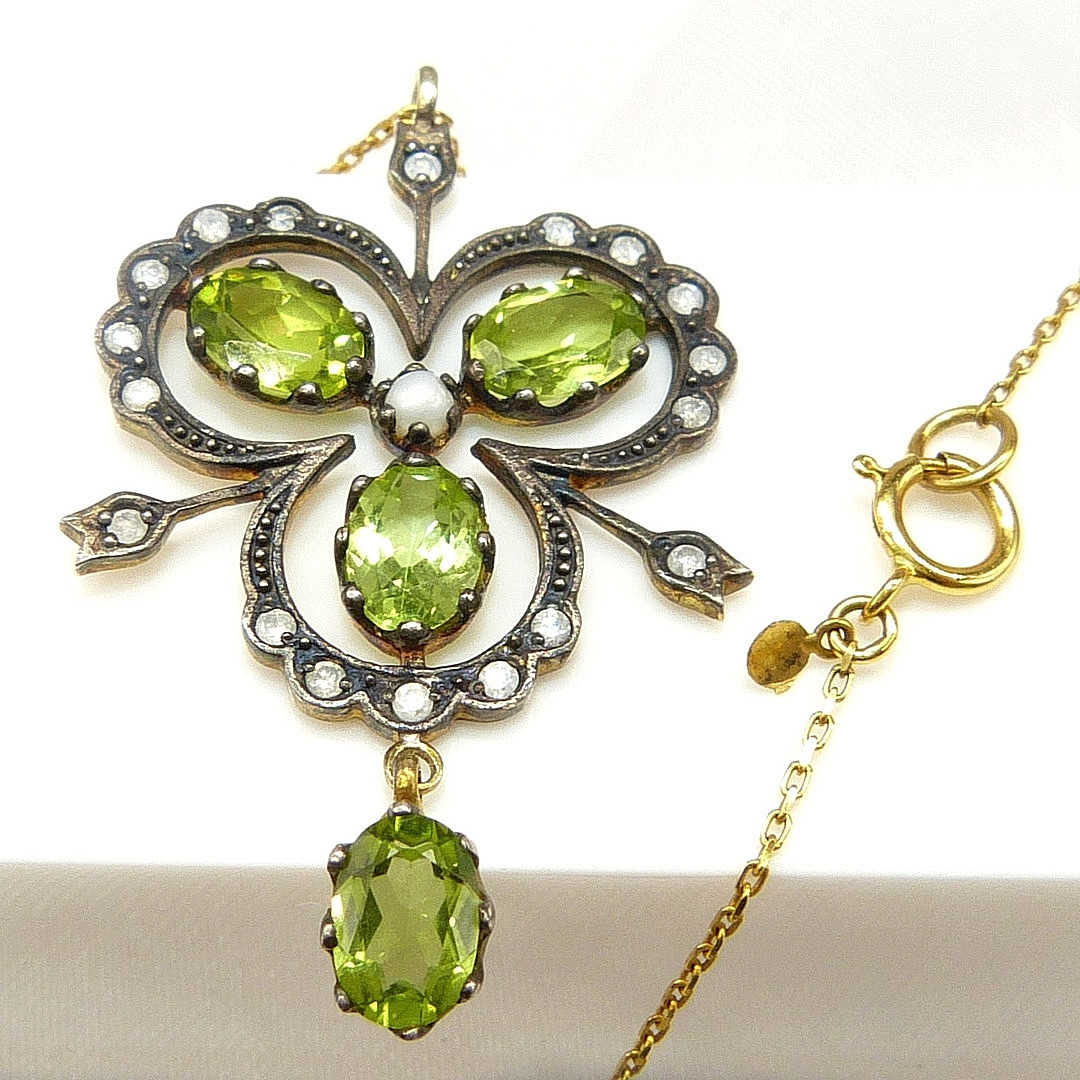 DIAMOND, PERIDOT & PEARL NECKLACE.